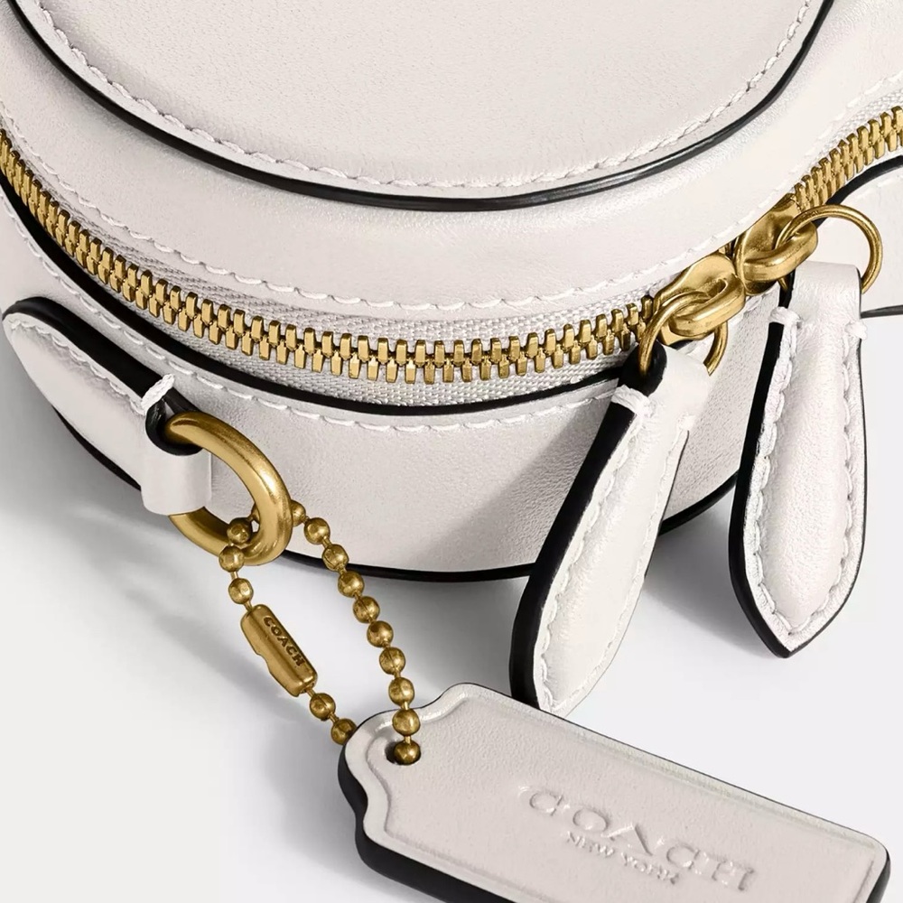 Heart Crossbody Bag 💕 - Picture 4 of 9